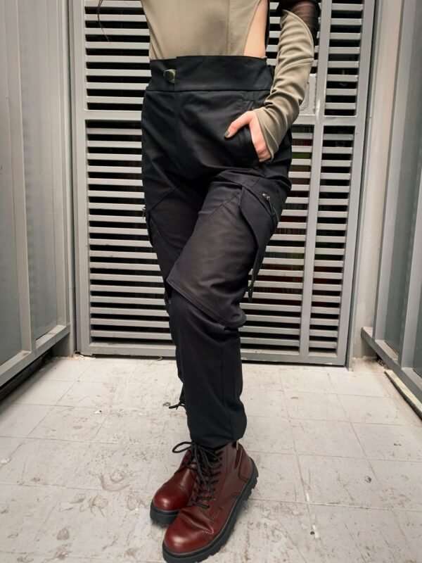 Cargo Warboy Negro Mujer