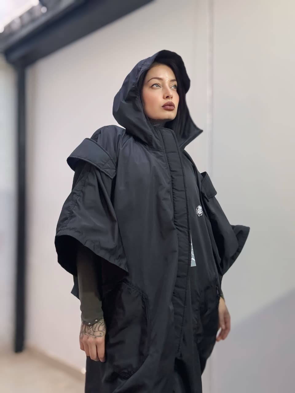 Capa Rompevientos Atmósfera Negro Mujer