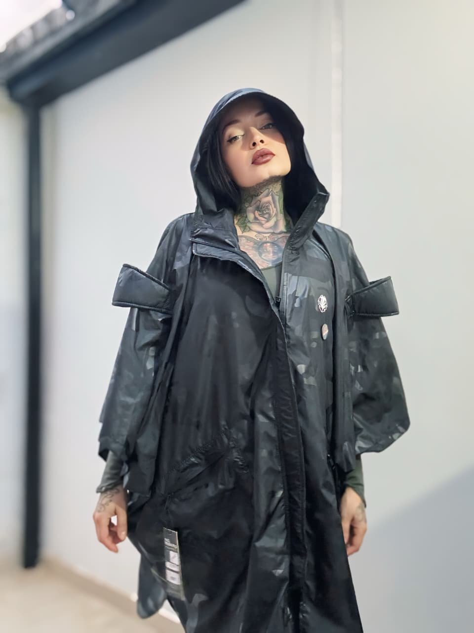 Capa Rompevientos Atmósfera Camuflado Mujer - Imagen 2